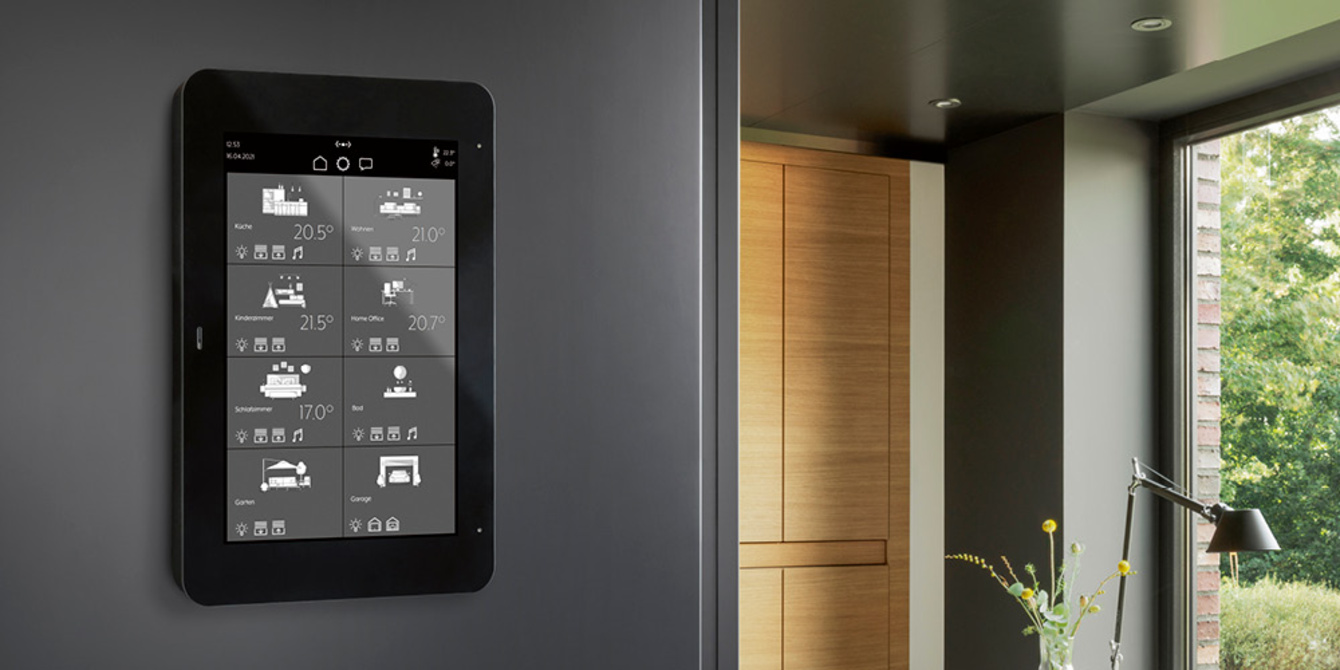 JUNG Smart Panel 8 bei Elektrotechnik Fleischmann GmbH & Co. KG in Zeil am Main