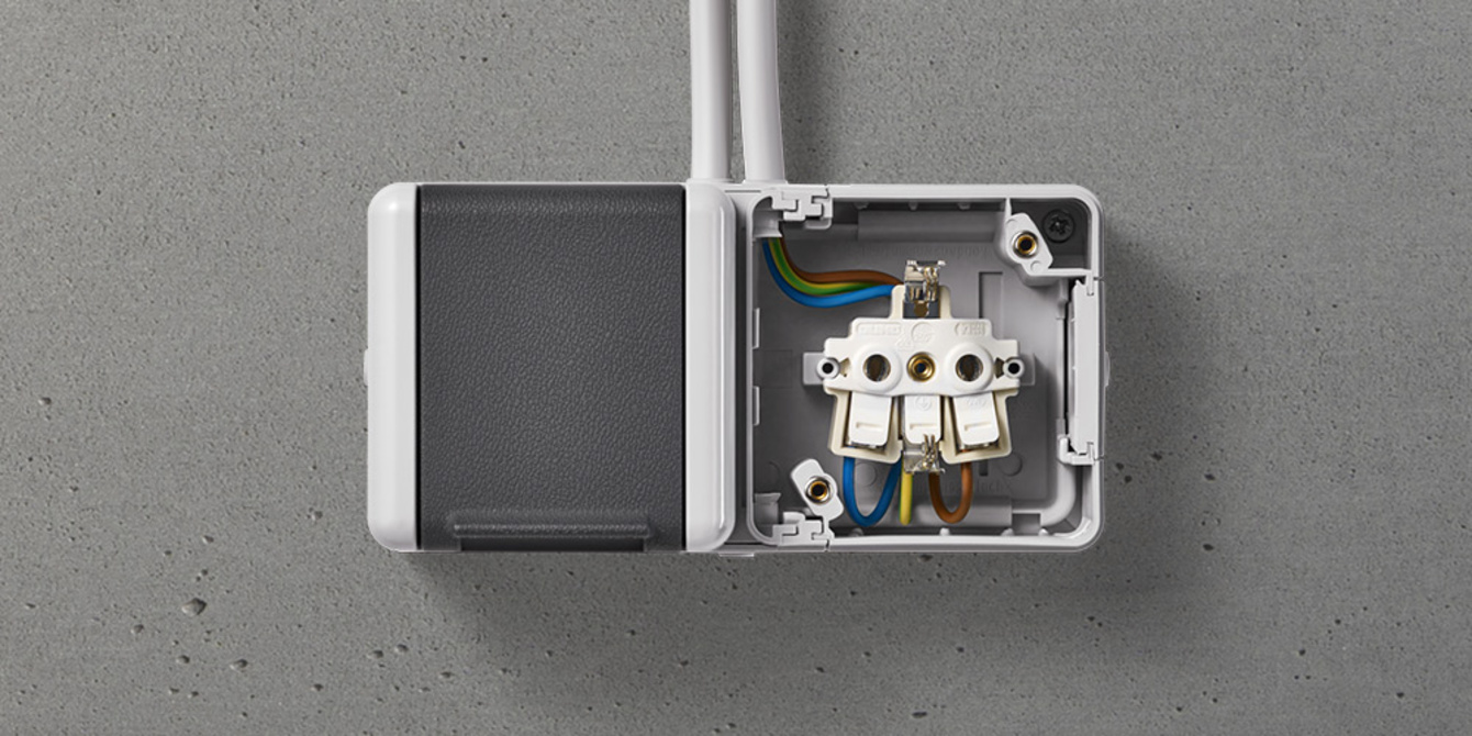 Doppelsteckdose mit Trennsteg bei Elektrotechnik Fleischmann GmbH & Co. KG in Zeil am Main